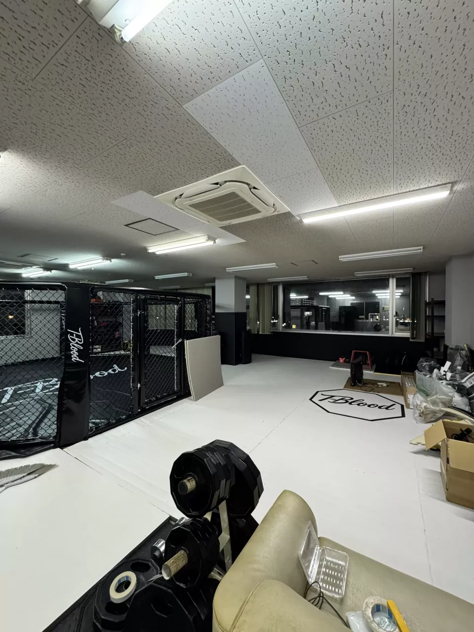 클라이언트 프로젝트 업데이트: 전문 MMA 옥타곤 및 롤 매트 체육관 설치 완료