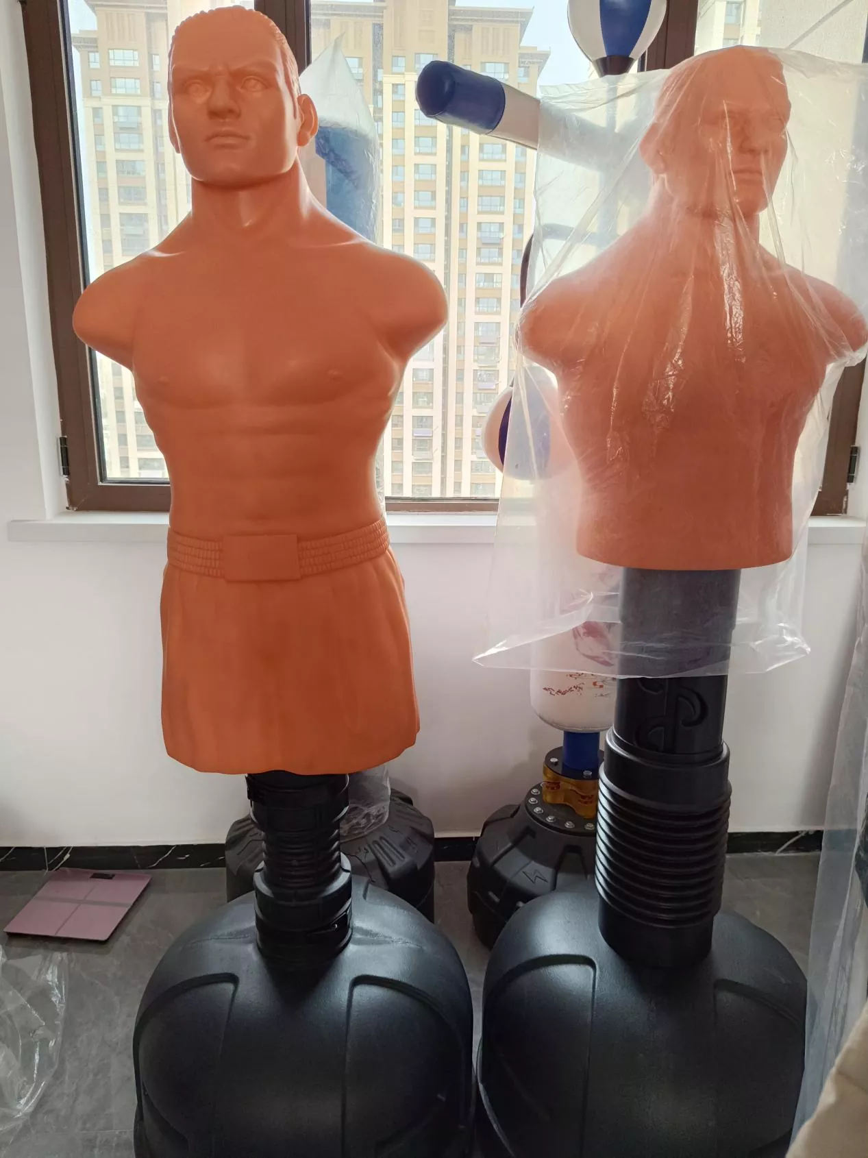 인간 모양의 복싱 더미가 더욱 현실적인 전 범위 전투 훈련을 제공할 수 있습니까?
